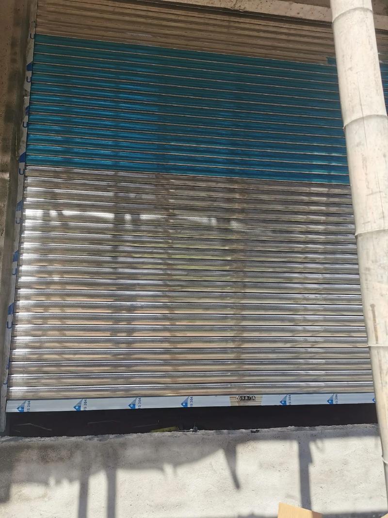 放假了,终于可以休息休息了#电动卷闸门 #支持定做各种尺寸